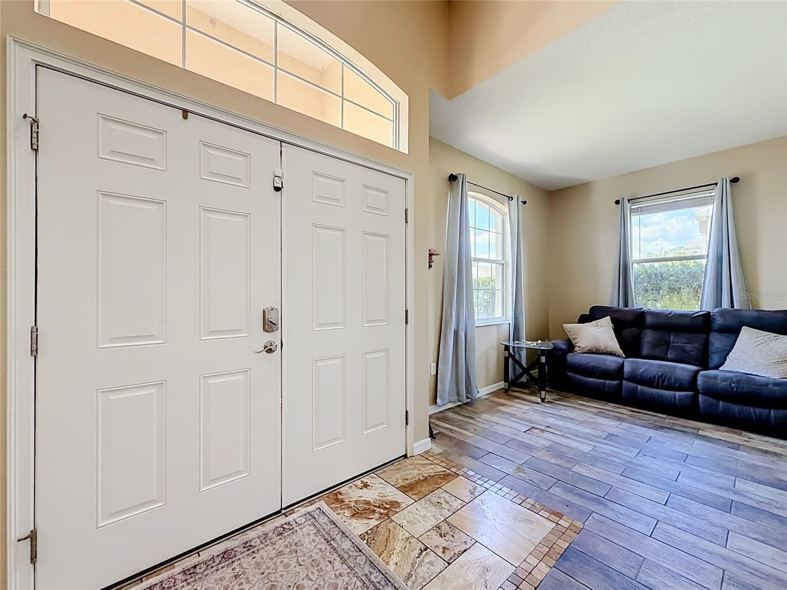 Photo 5 of 8230 WOODVINE
