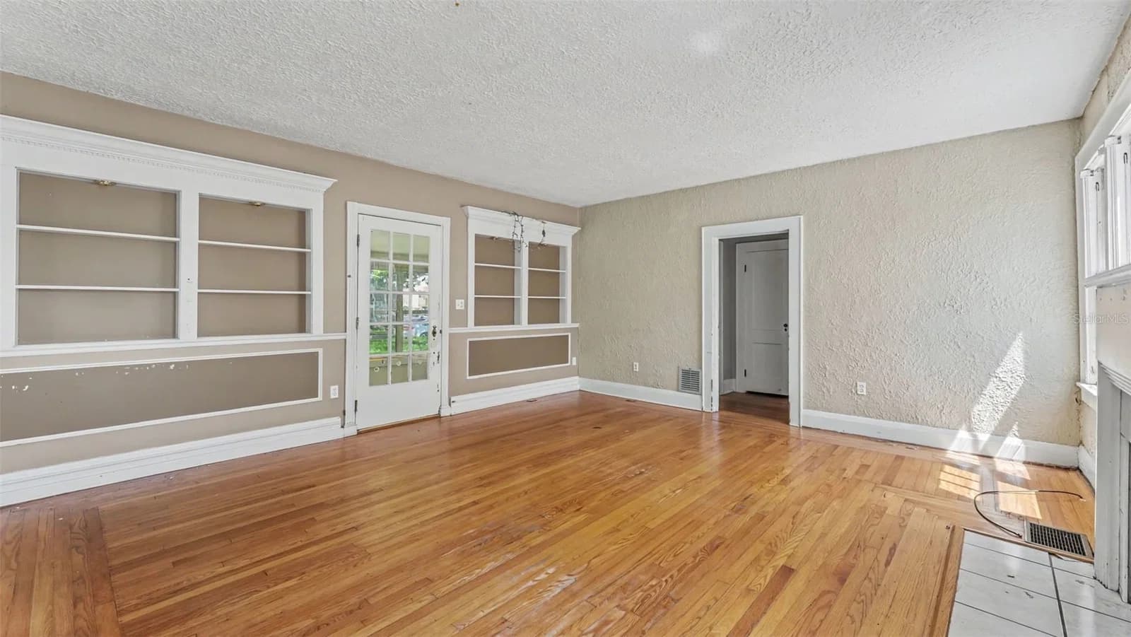 Photo 4 of 2406 FAIRMOUNT Avenue