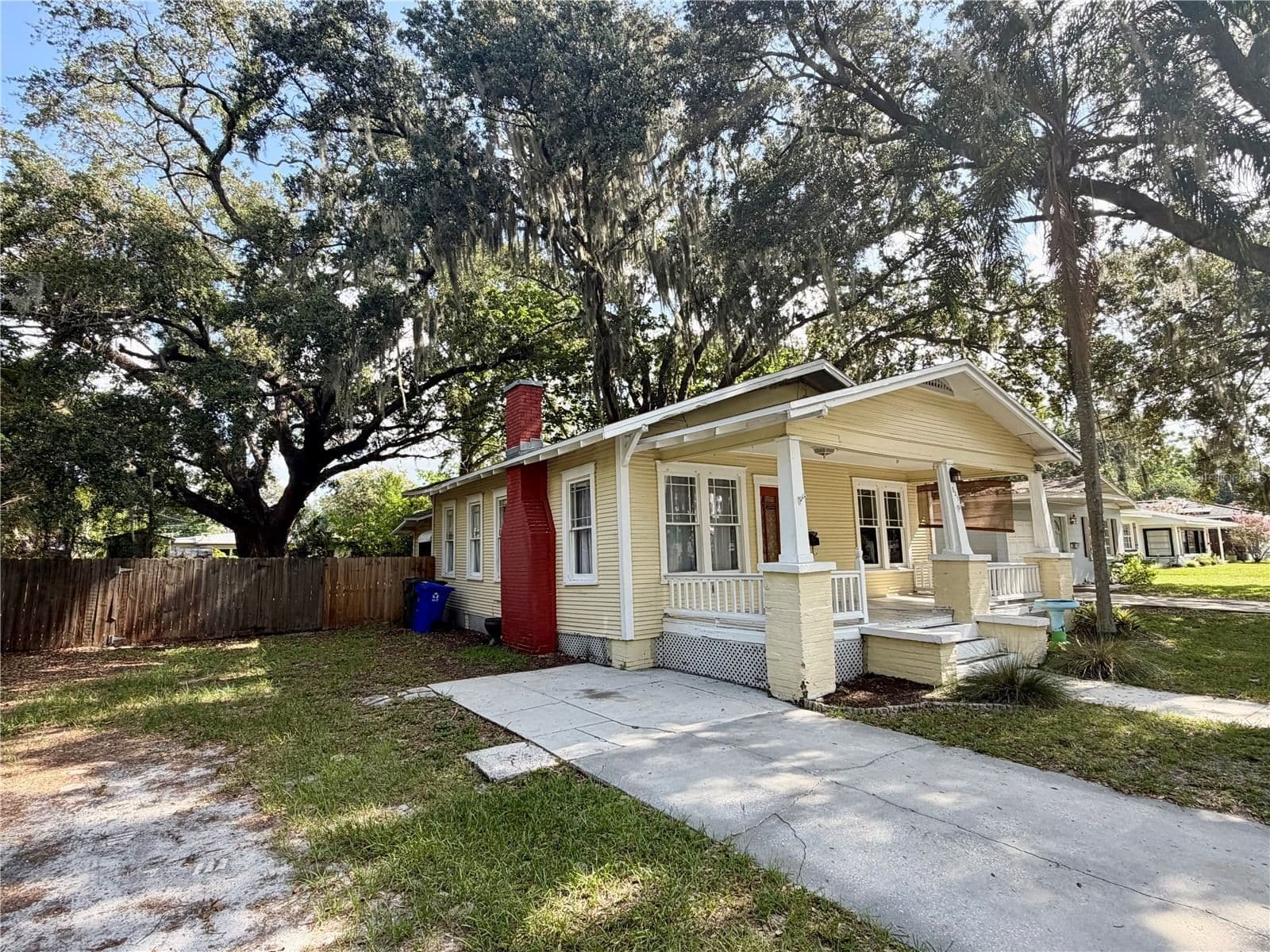 521 YOUNG Place