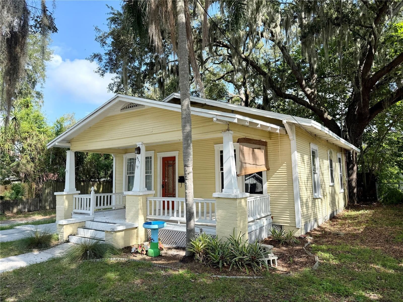 521 YOUNG Place