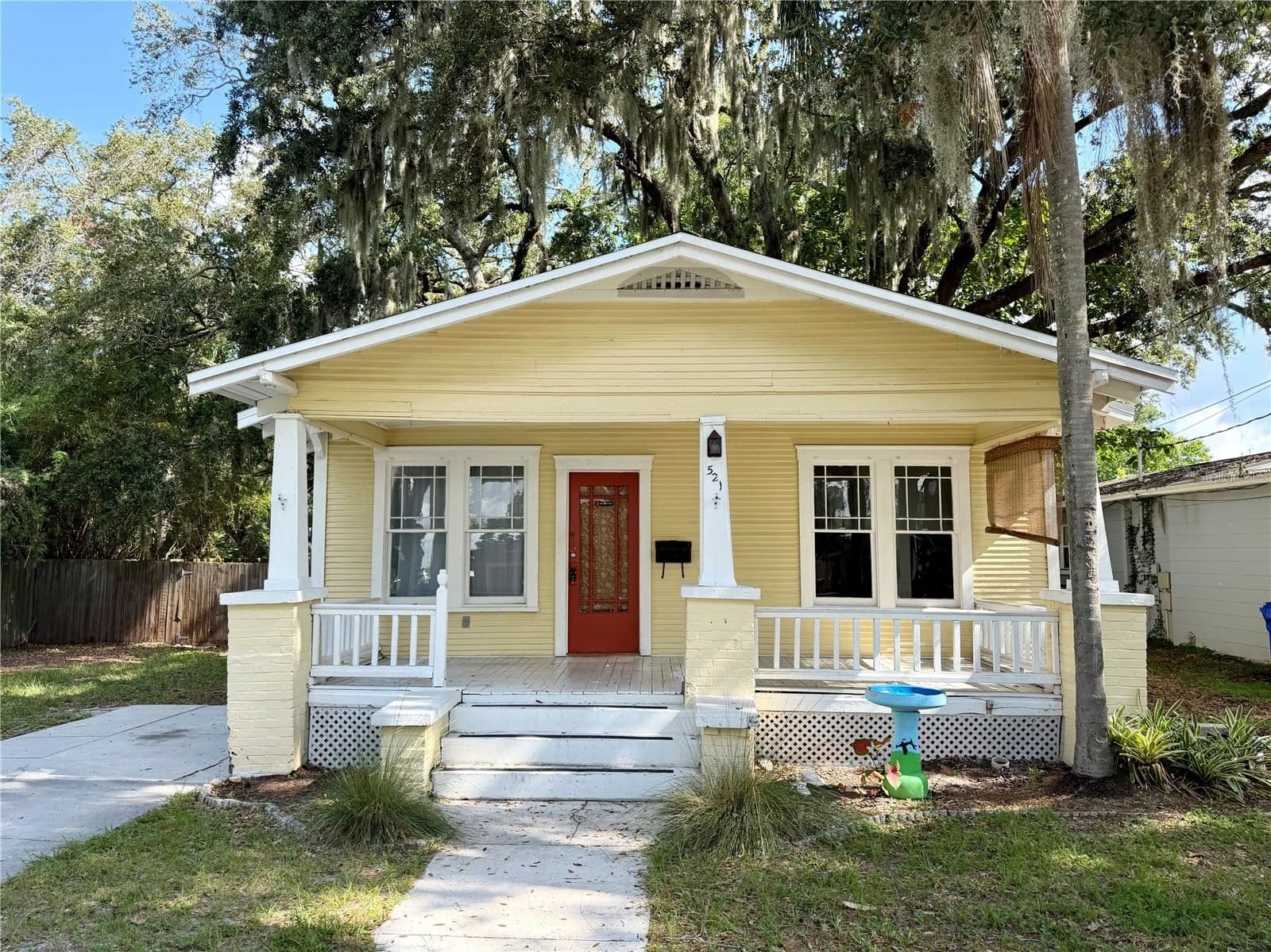 521 YOUNG Place
