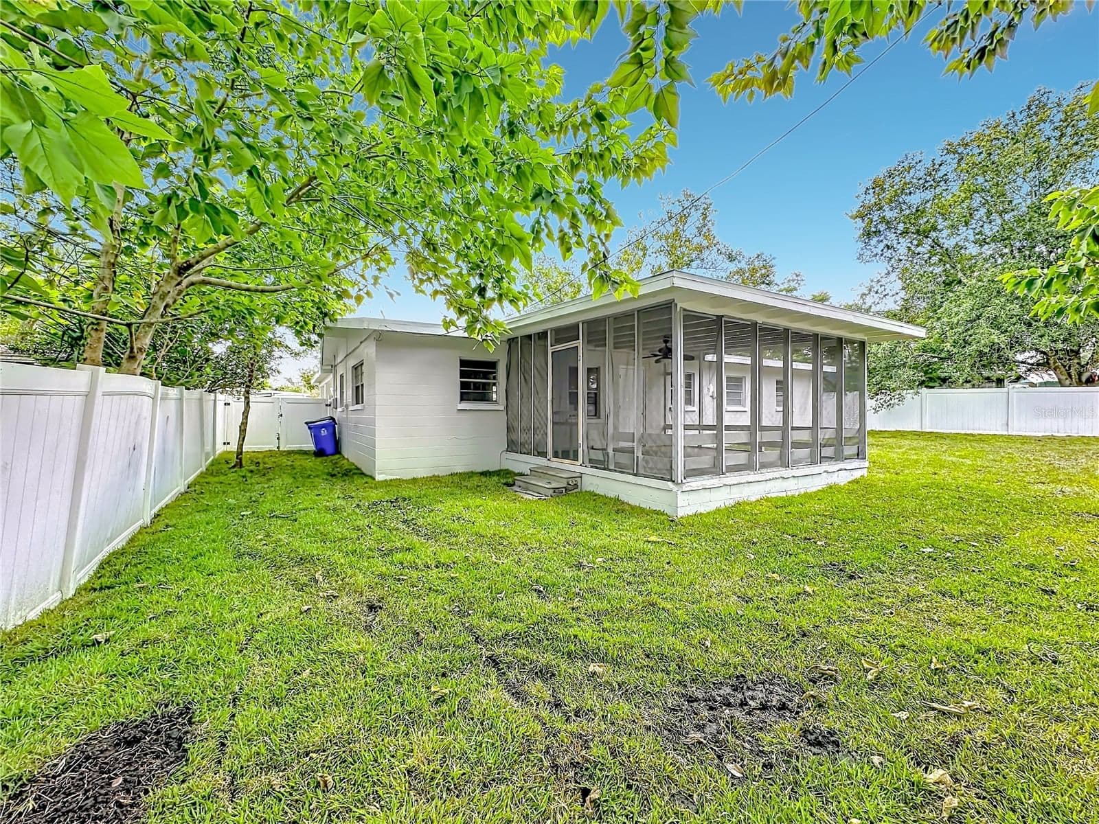 Photo 4 of 304 SUNNYHILL Lane