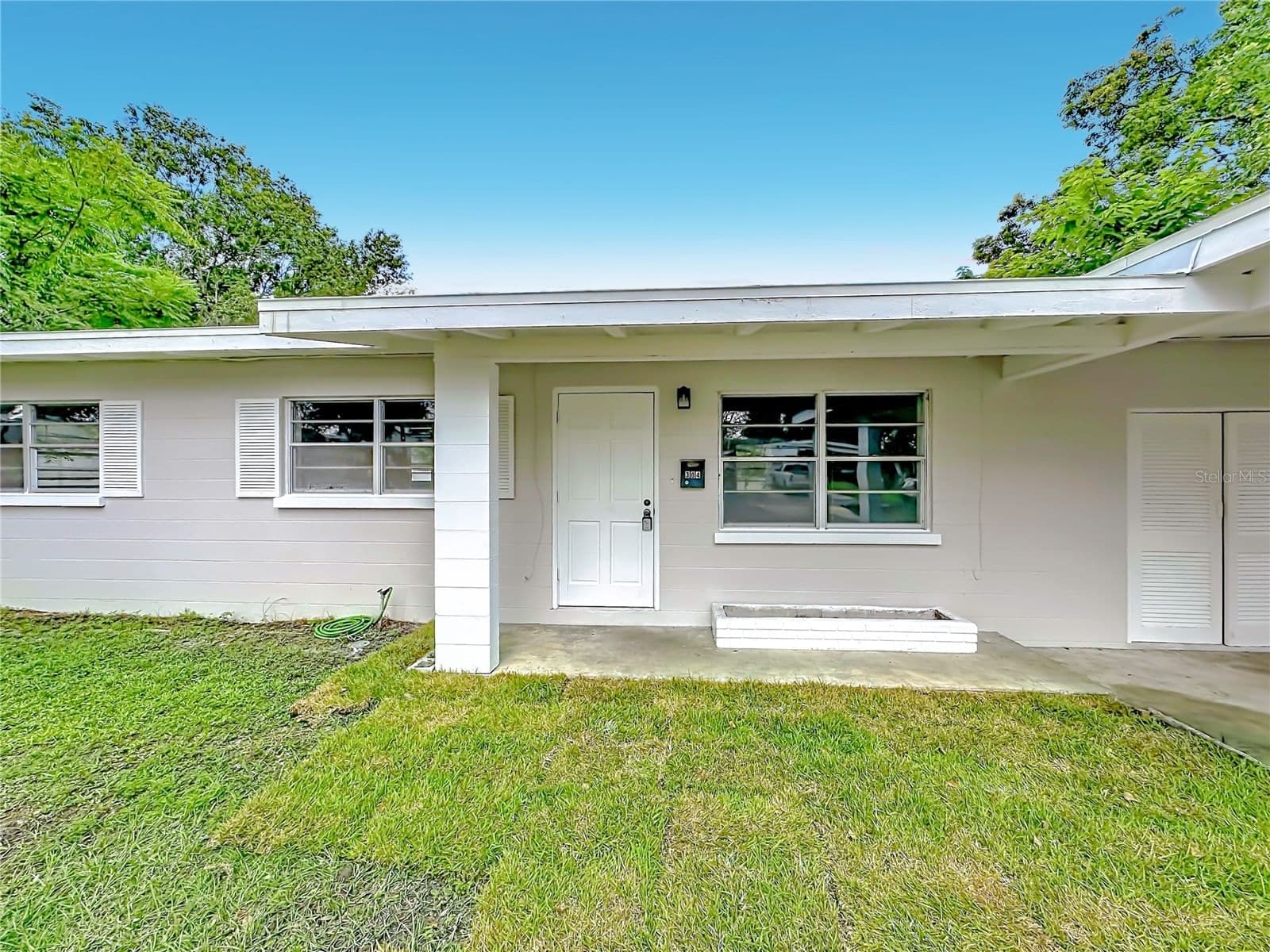 Photo 5 of 304 SUNNYHILL Lane