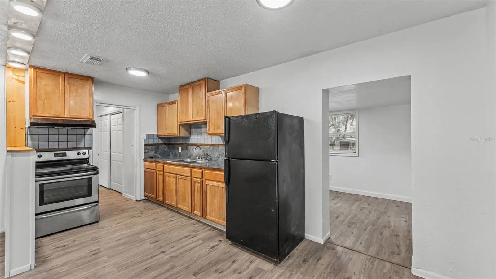 Photo 5 of 5039 LAYTON Lane