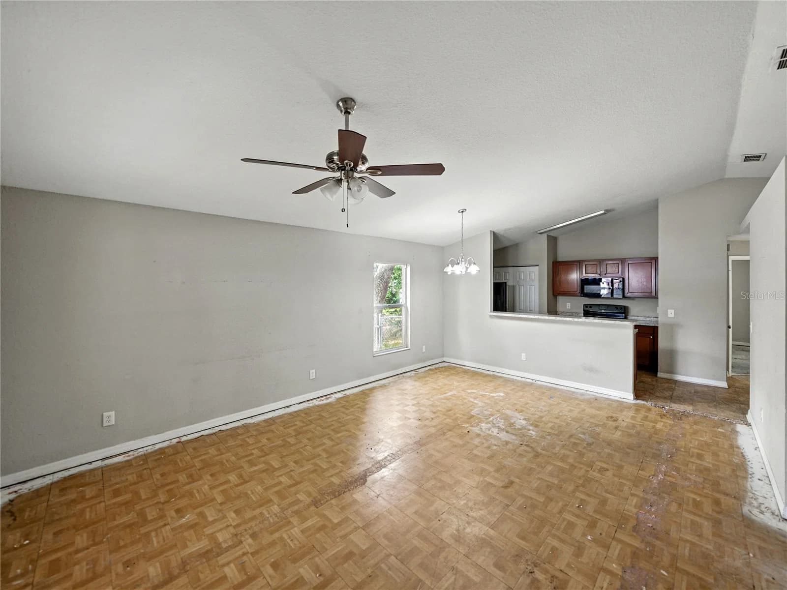 Photo 5 of 829 LAKE Avenue