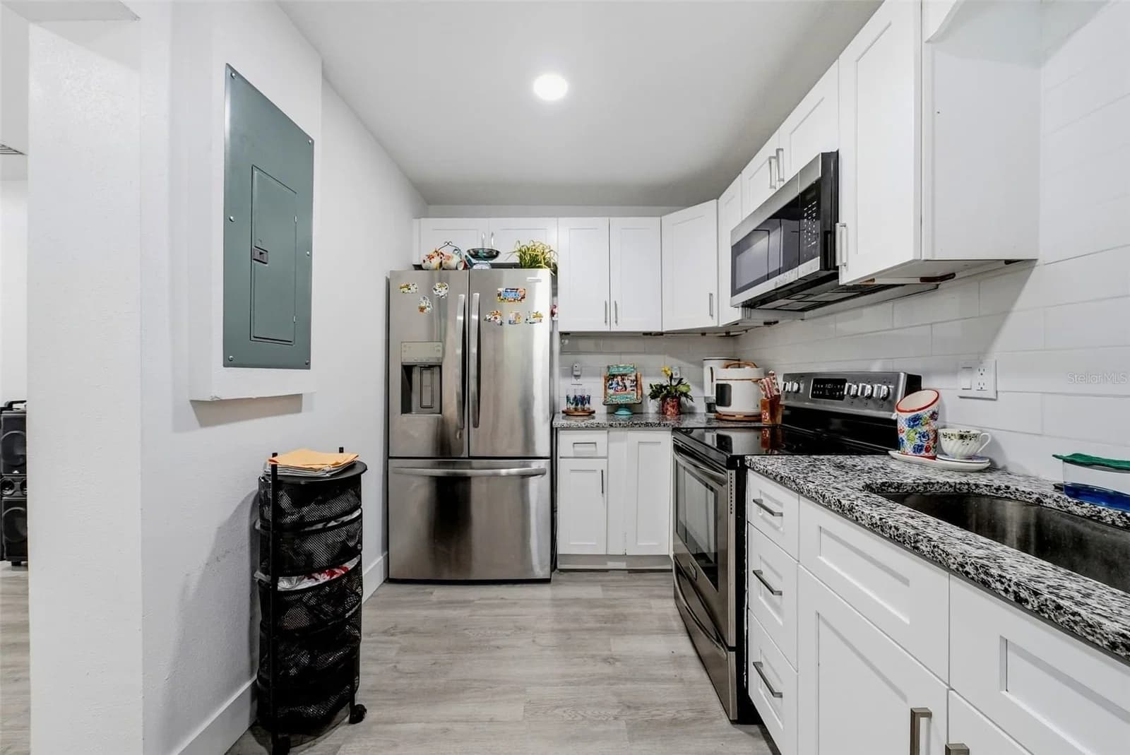 Photo 4 of 10124 HYACINTH Avenue