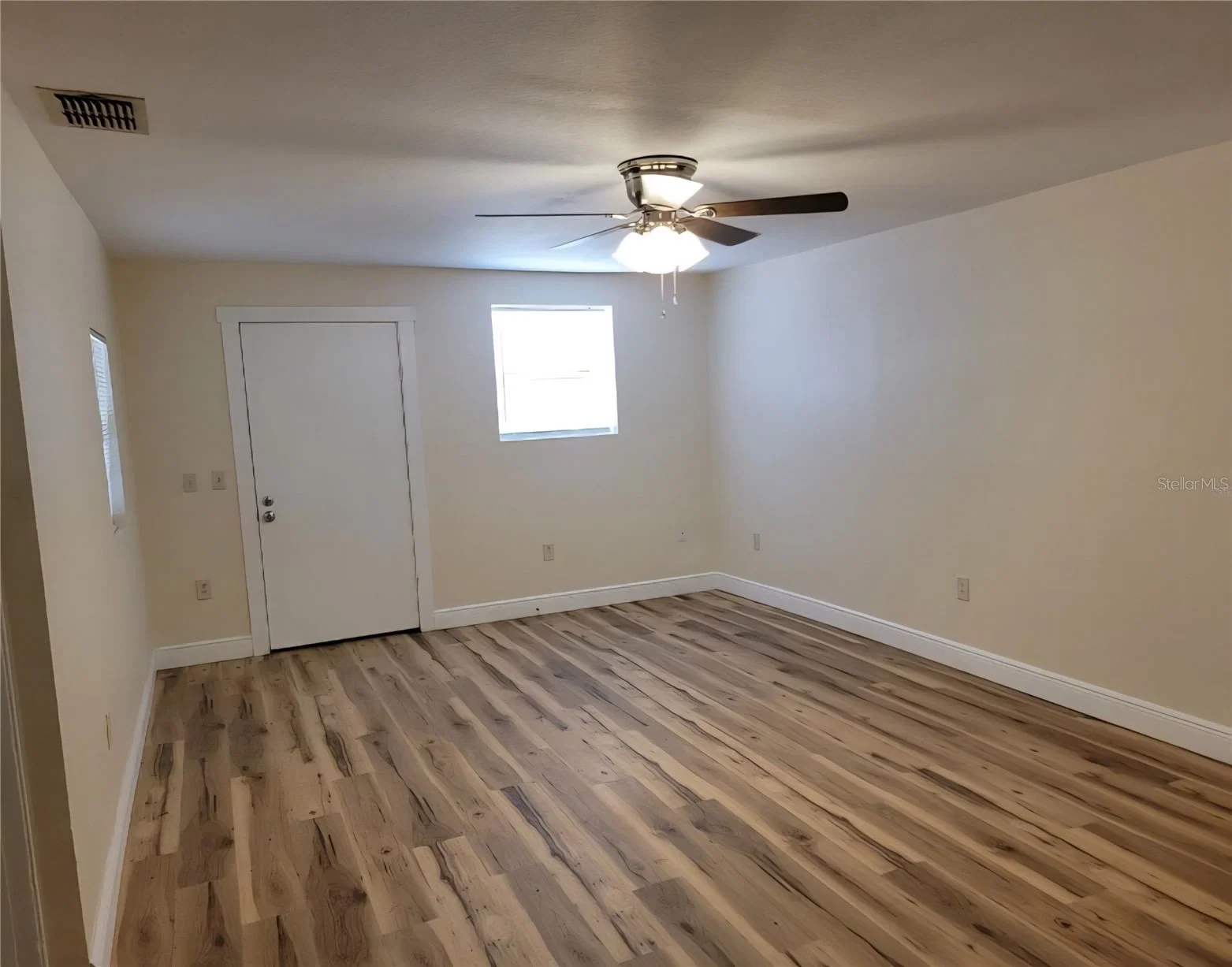 Photo 4 of 540 CLAYTON Avenue