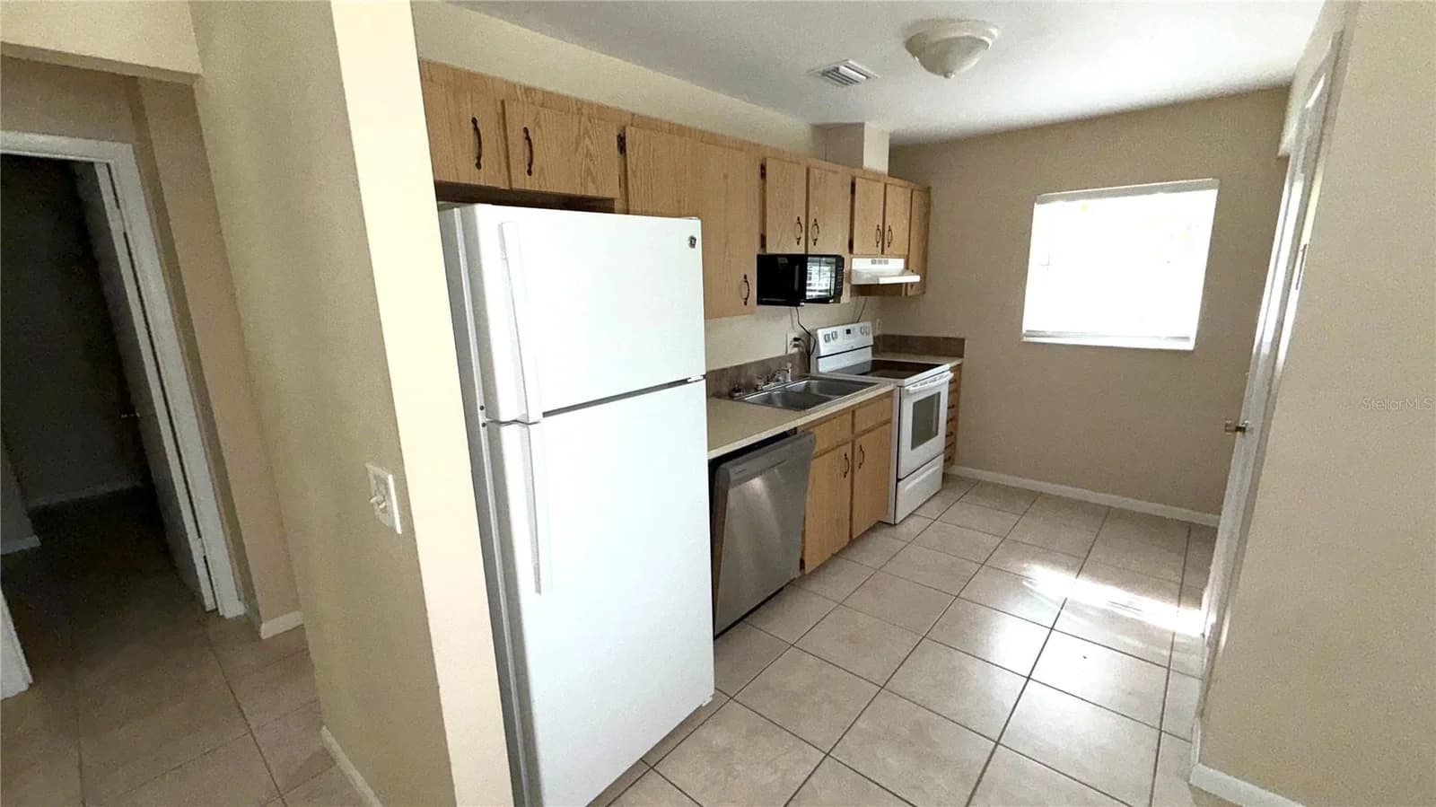 Photo 4 of 215 HIBISCUS Drive