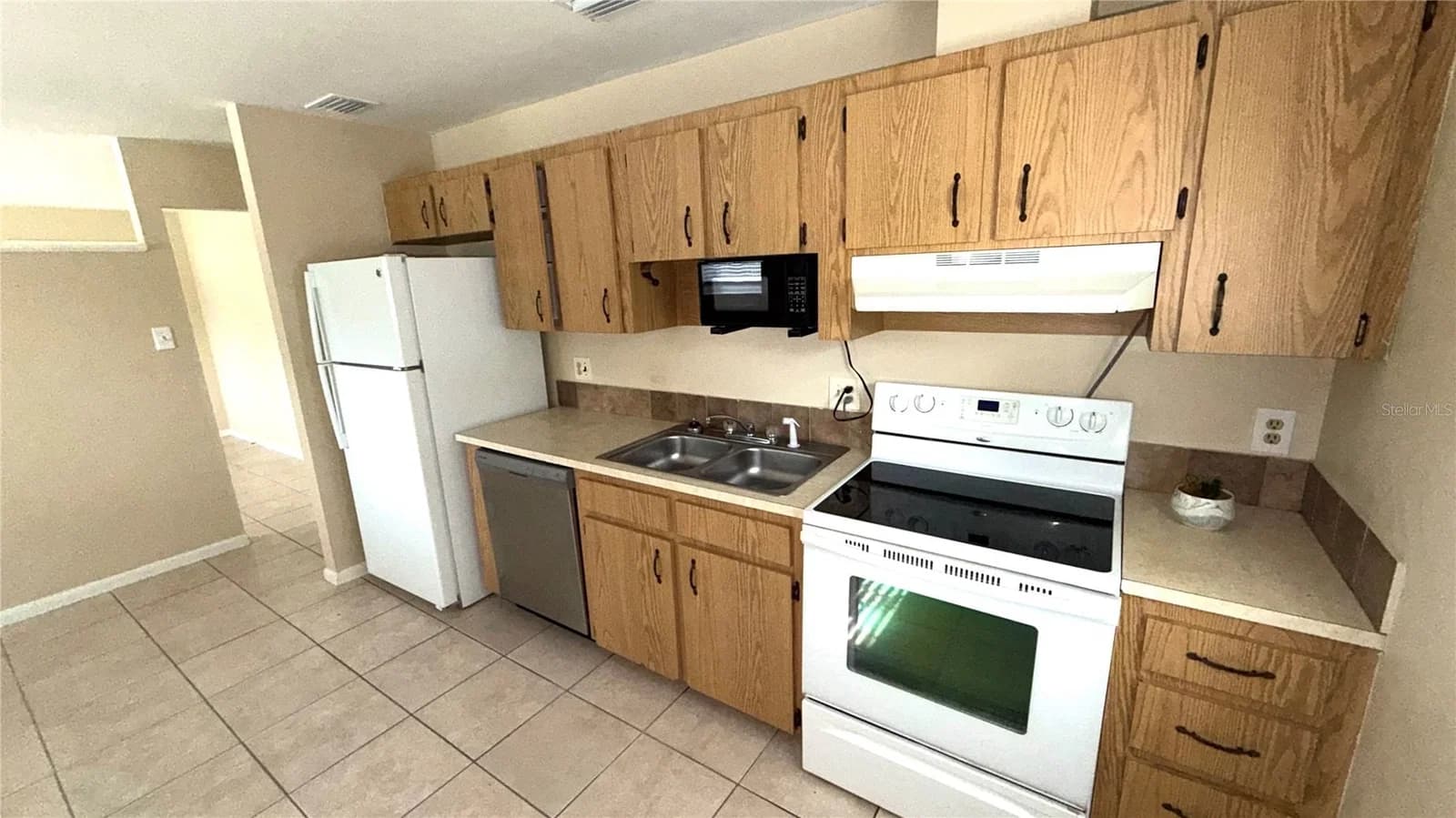 Photo 5 of 215 HIBISCUS Drive
