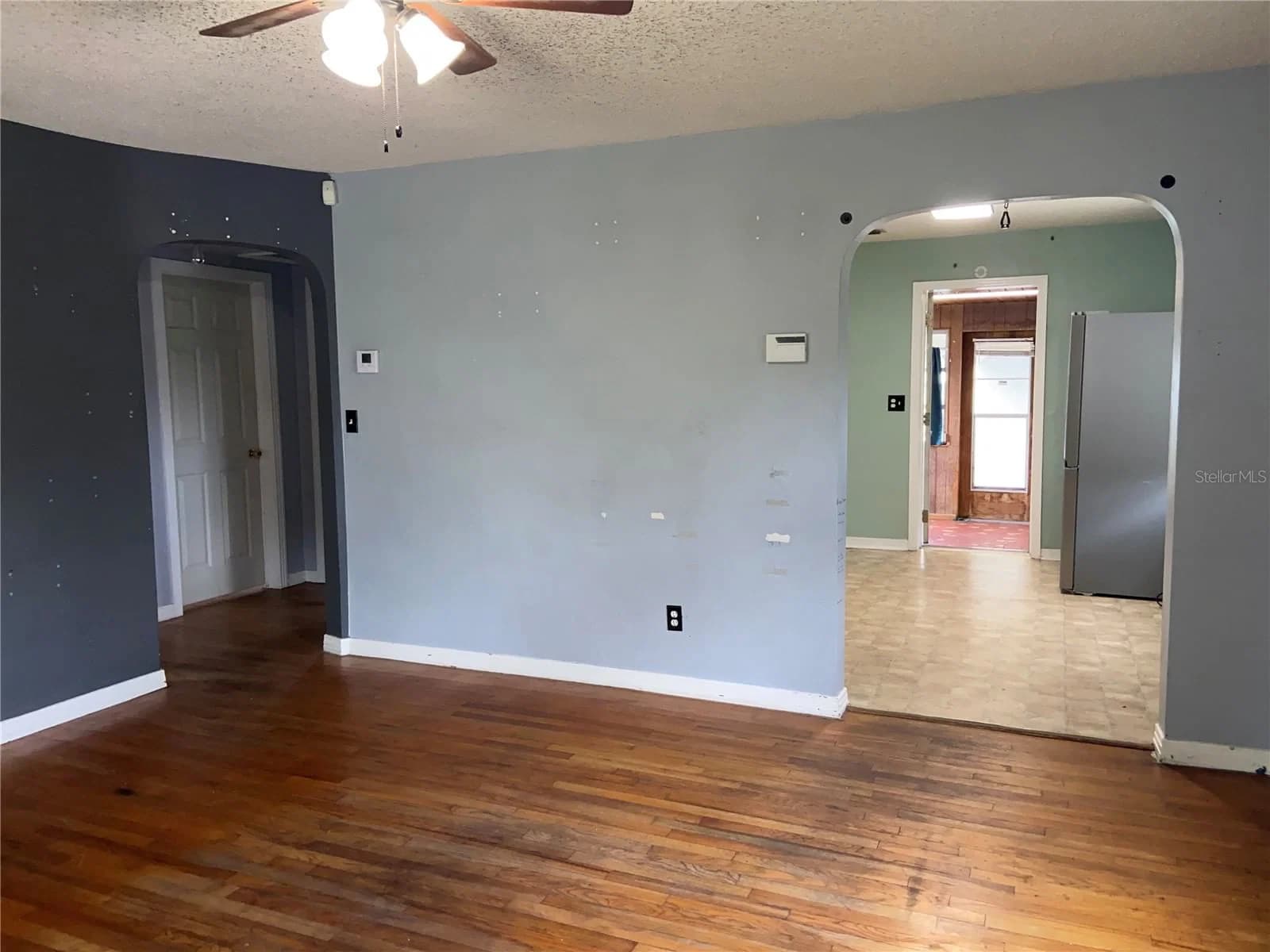 Photo 4 of 608 CHANNING Road