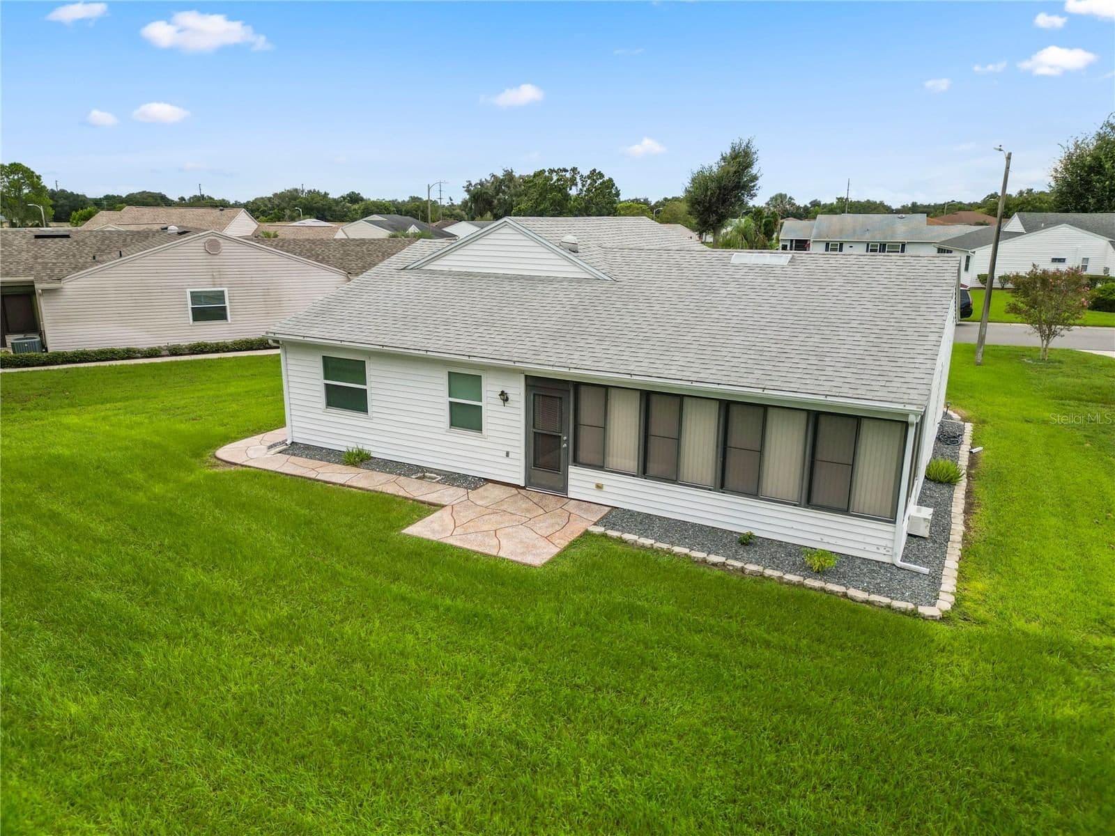 1120 PARAKEET Trail