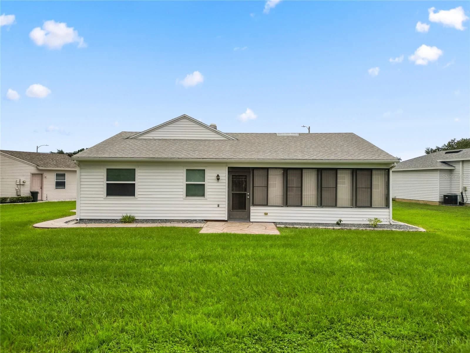 1120 PARAKEET Trail