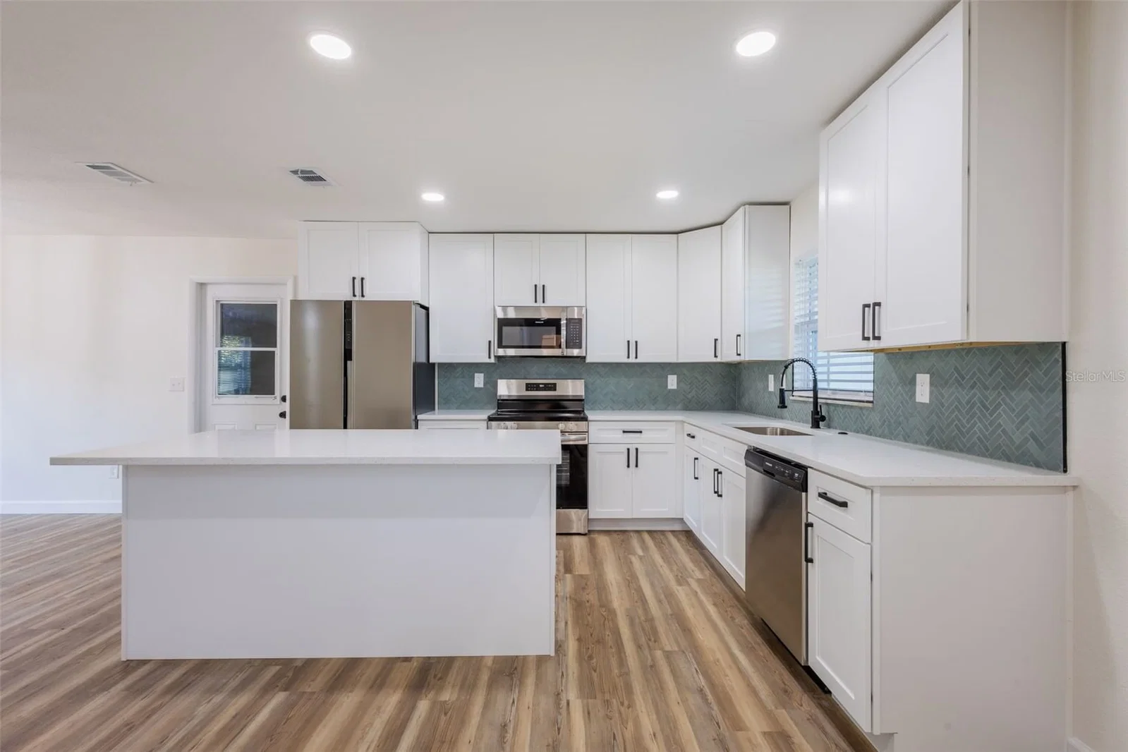 Photo 5 of 1517 N HALLAM Court
