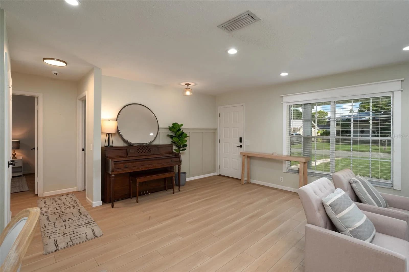 Photo 4 of 101 SANDBURG Lane