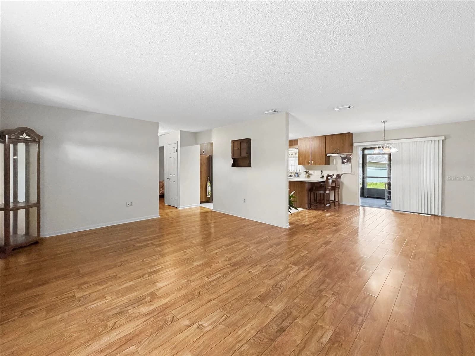5810 CREST Lane