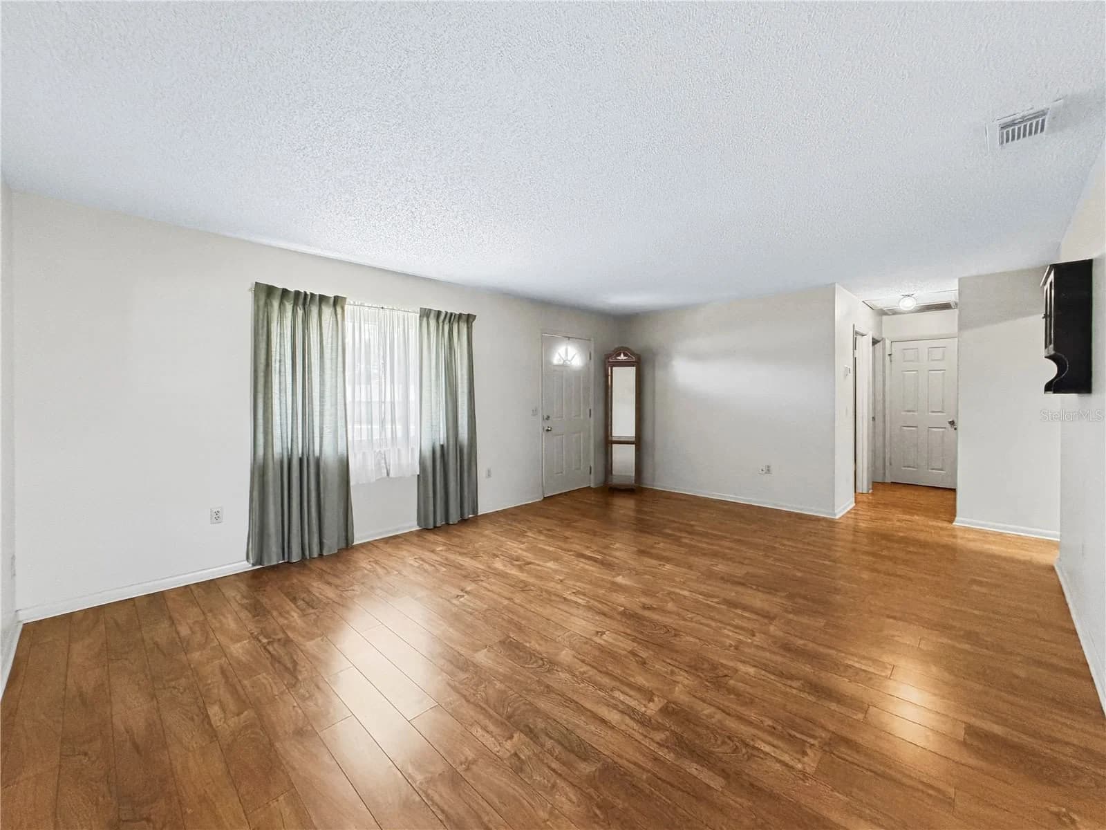 Photo 4 of 5810 CREST Lane