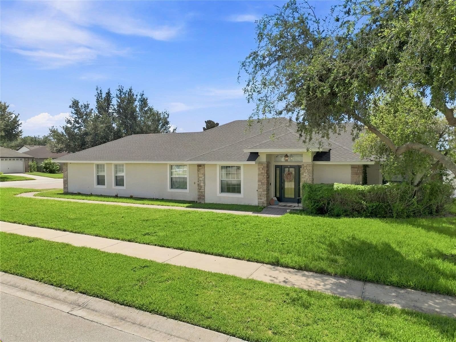 Photo 4 of 304 BENTLEY OAKS Boulevard