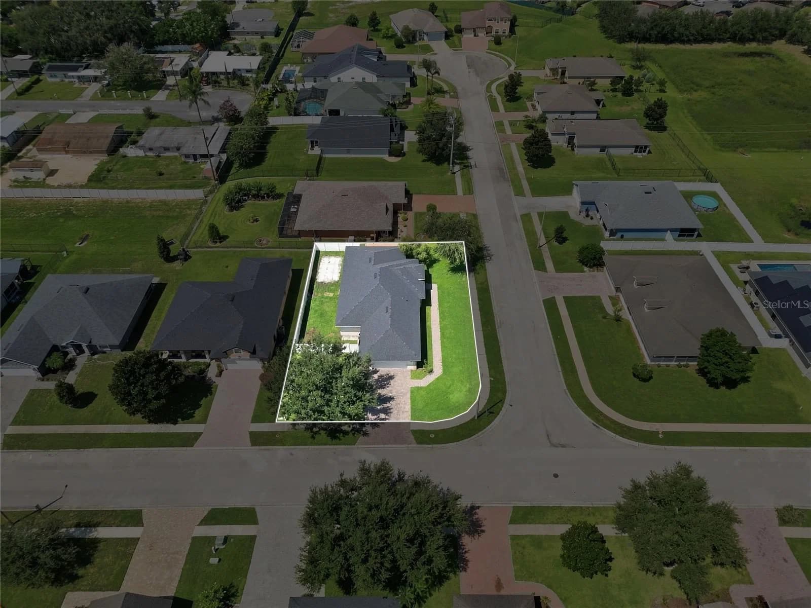 Photo 5 of 304 BENTLEY OAKS Boulevard