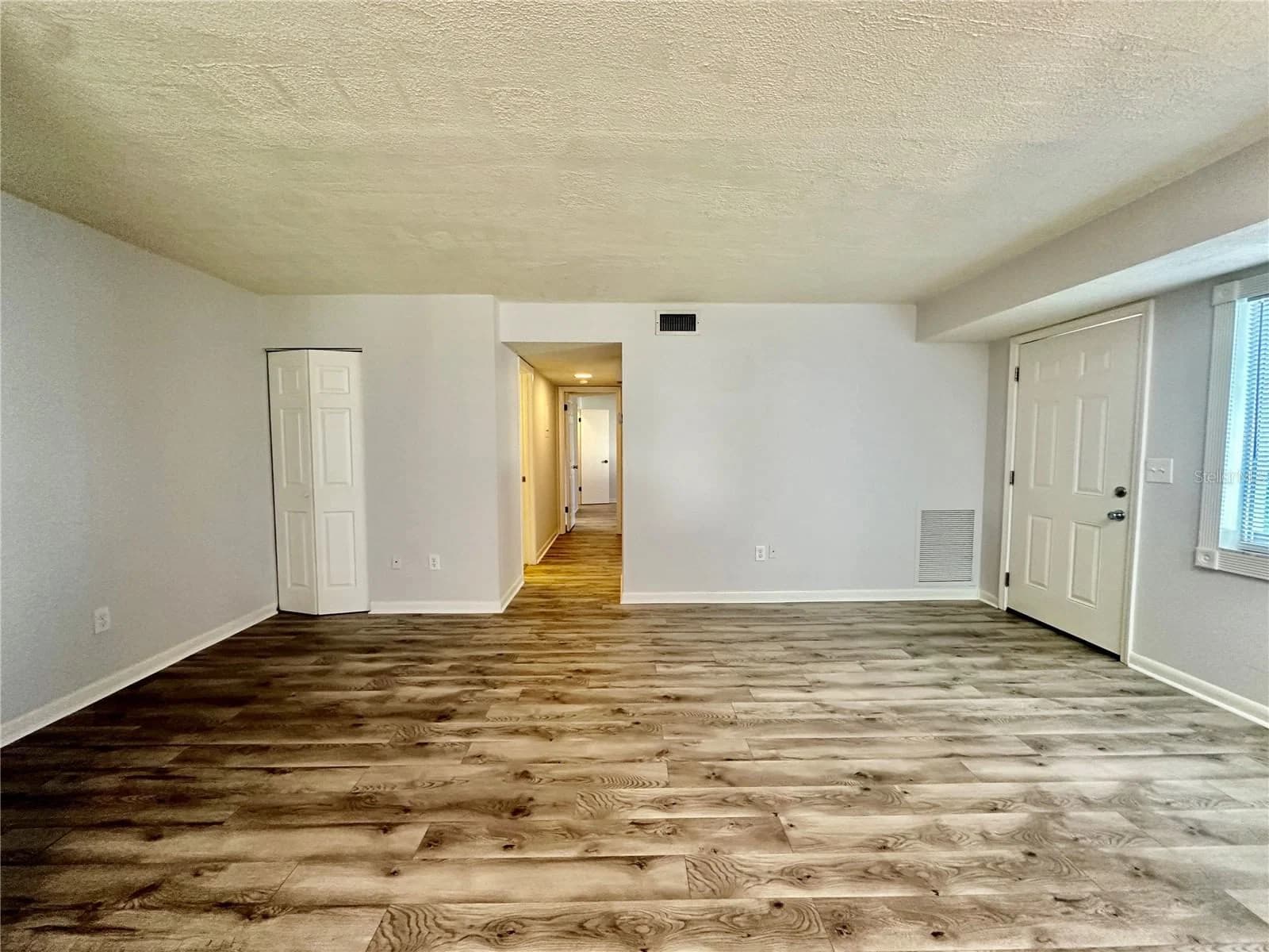 Photo 4 of 606 PAVARE Court #606