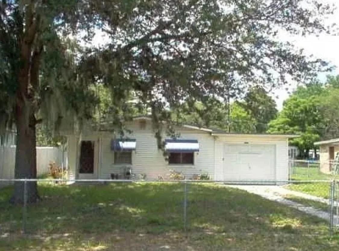 2607 SMITHTOWN Drive