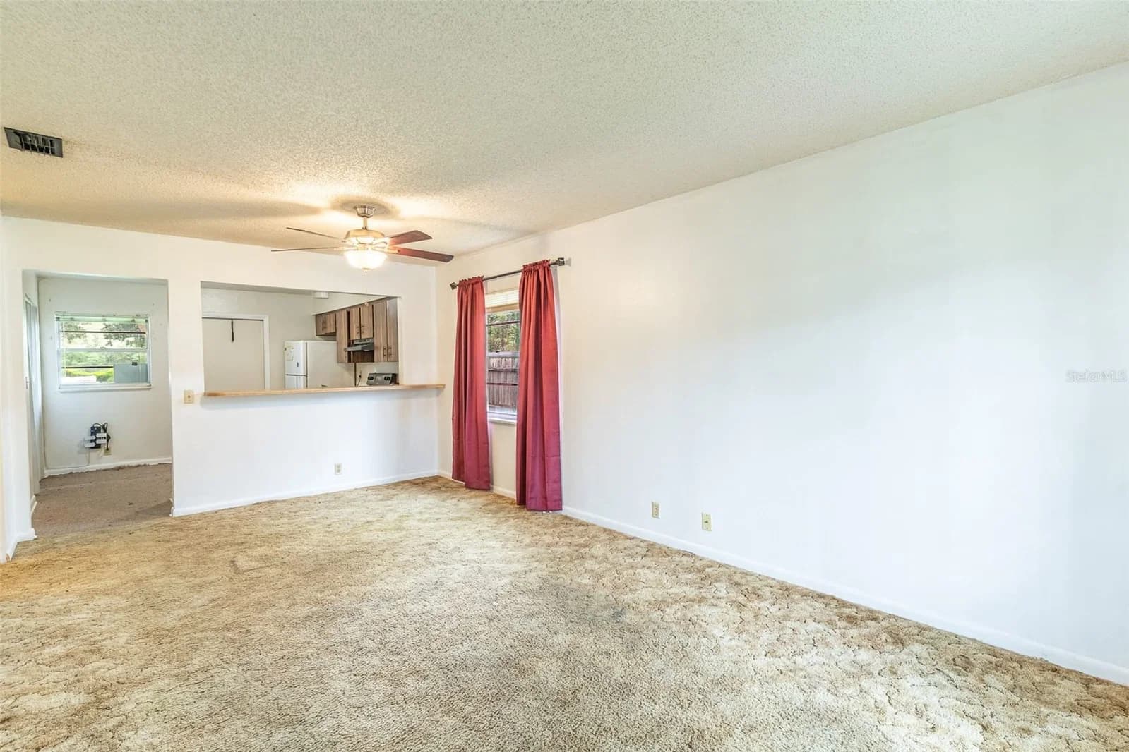 Photo 4 of 646 BEVERLY Drive