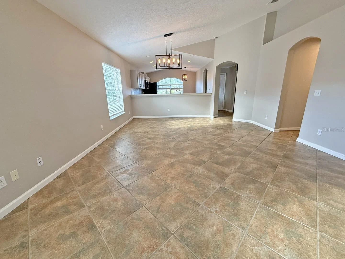 Photo 5 of 922 COHASSETT Avenue
