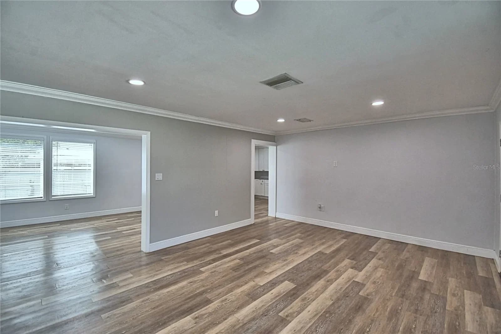 Photo 5 of 201 LAKE DALE Drive