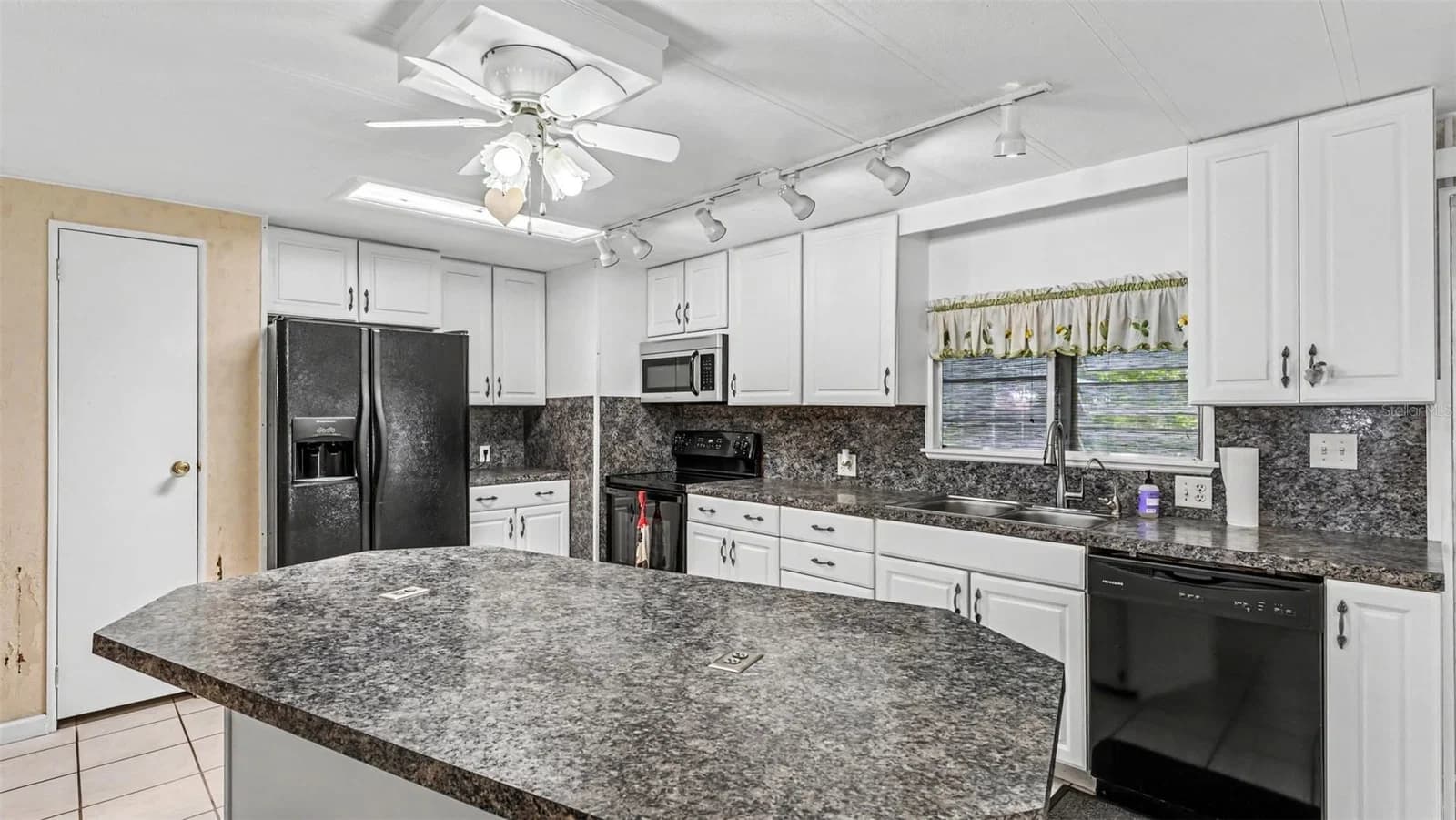 Photo 5 of 1610 REYNOLDS Road #128
