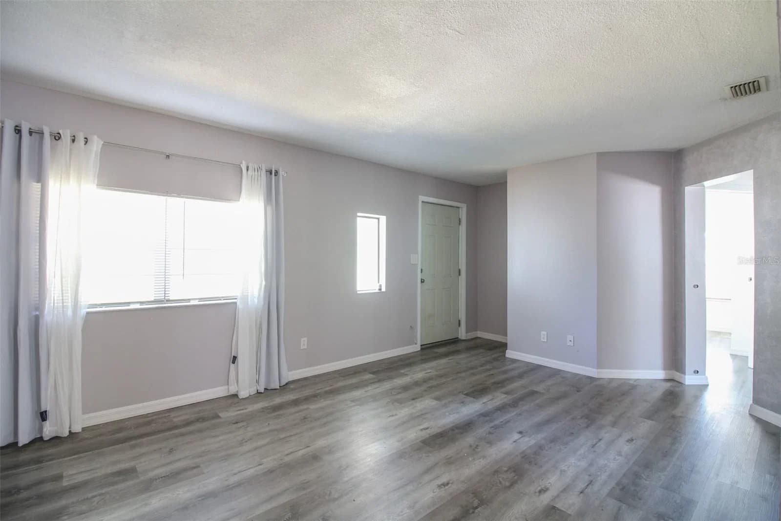 Photo 4 of 1533 KING Avenue