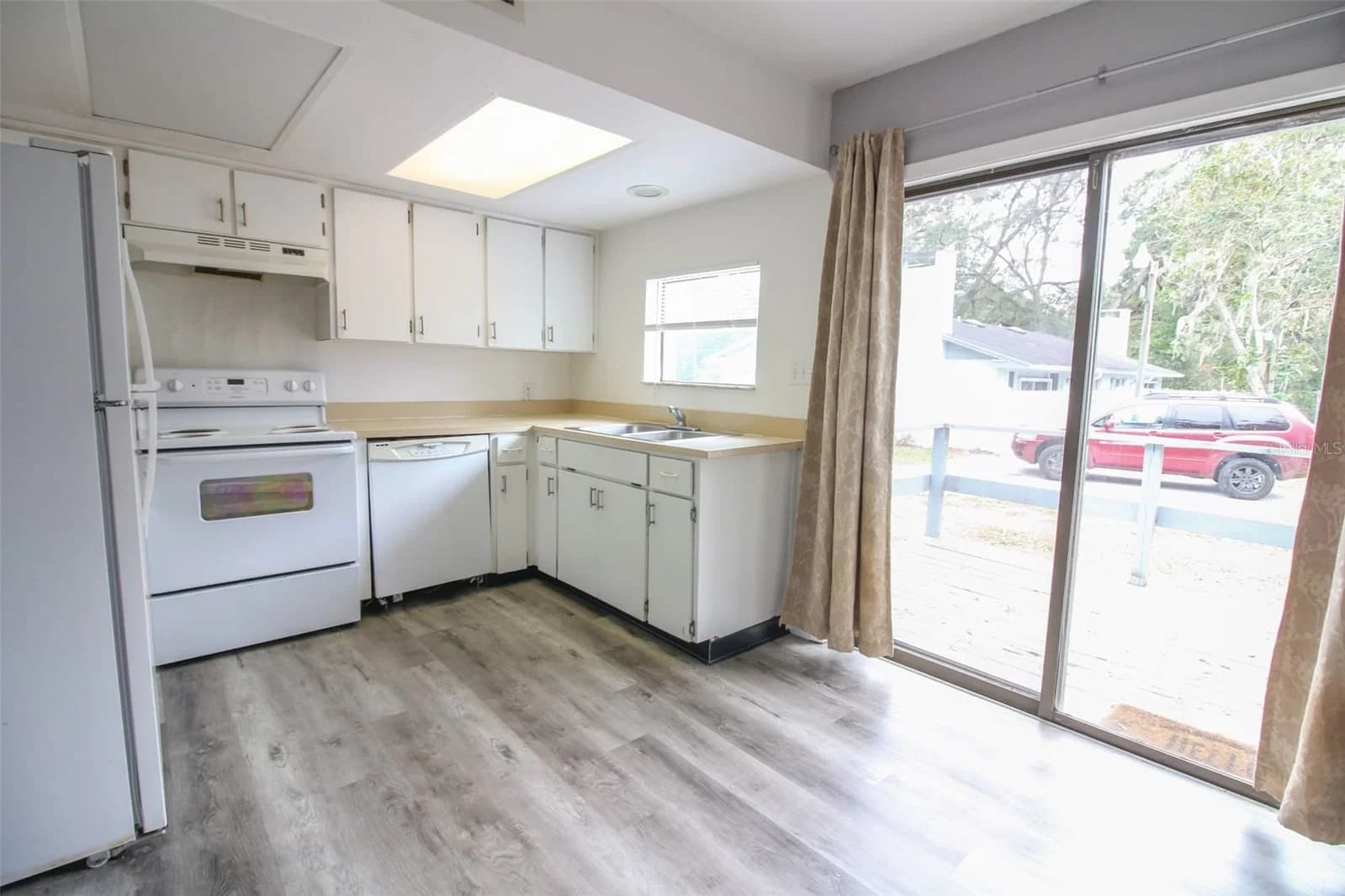 Photo 5 of 1533 KING Avenue