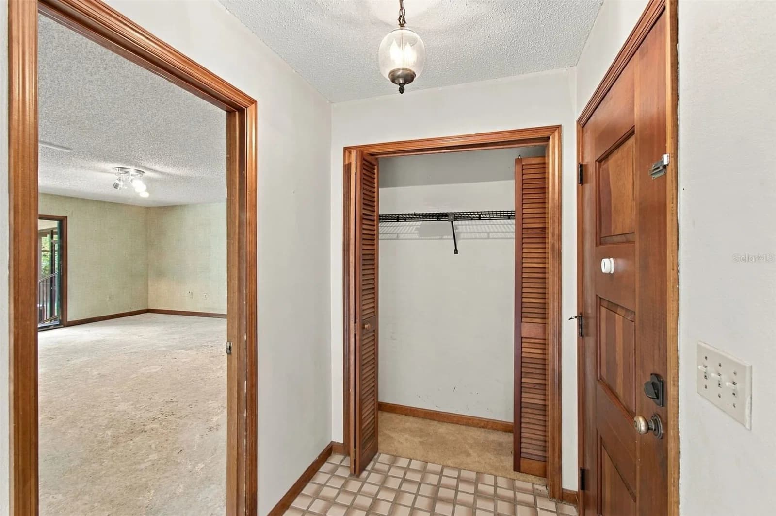 Photo 4 of 4967 STONECREST Drive
