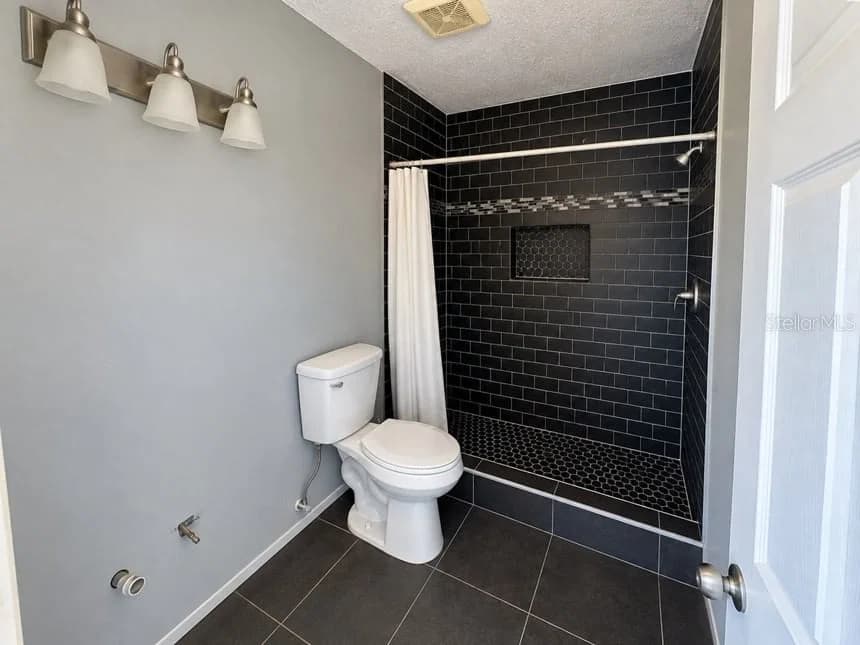 Photo 5 of 334 JEWELL Street