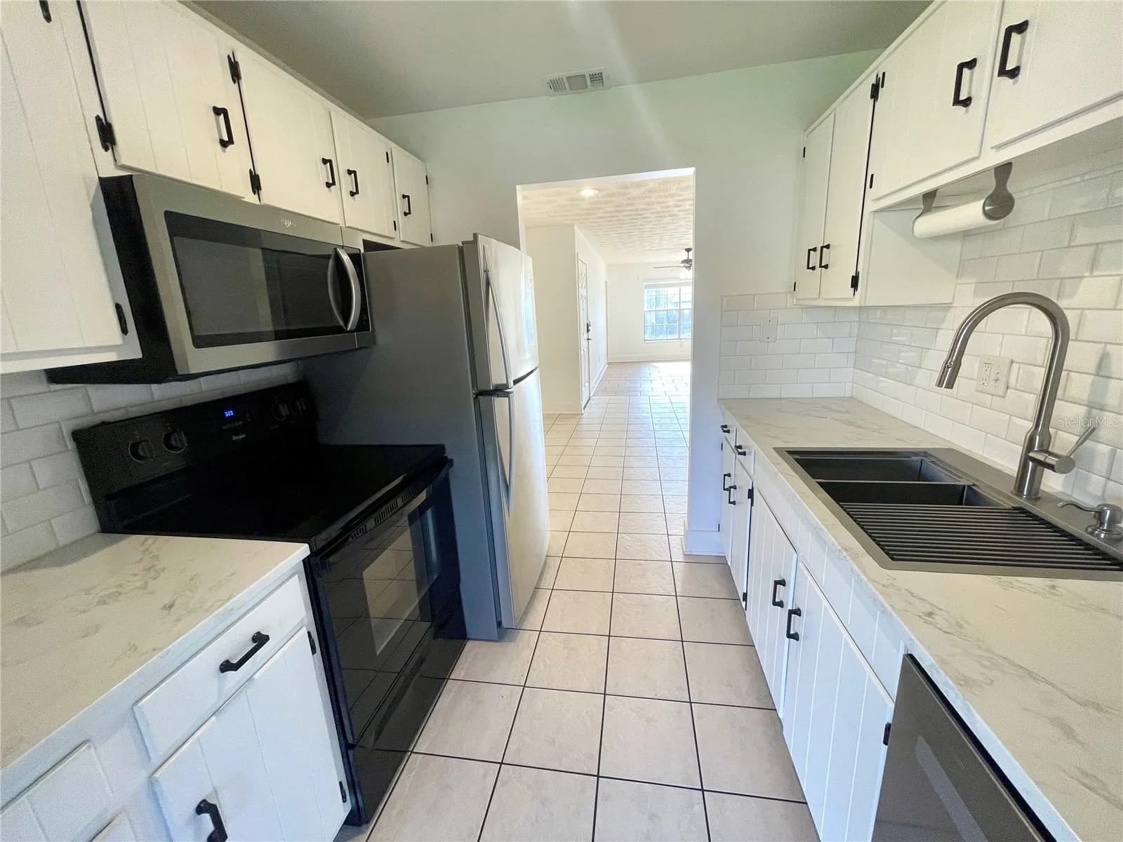 Photo 3 of 5301 HANSEL Avenue #A16