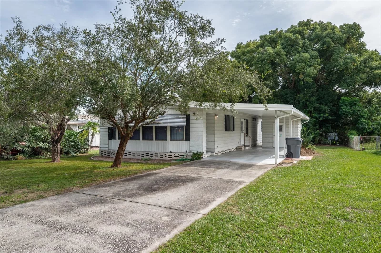528 W SKYLINE Drive
