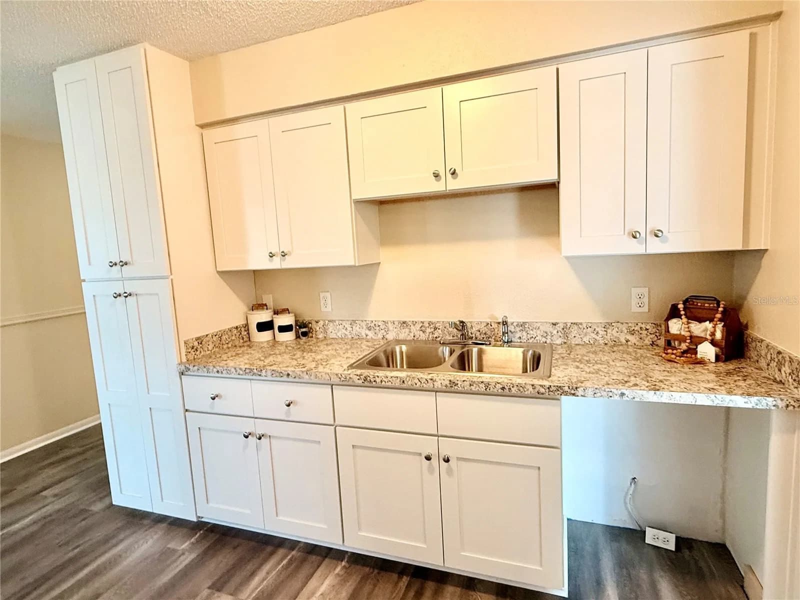 Photo 4 of 1015 MOCKINGBIRD Circle
