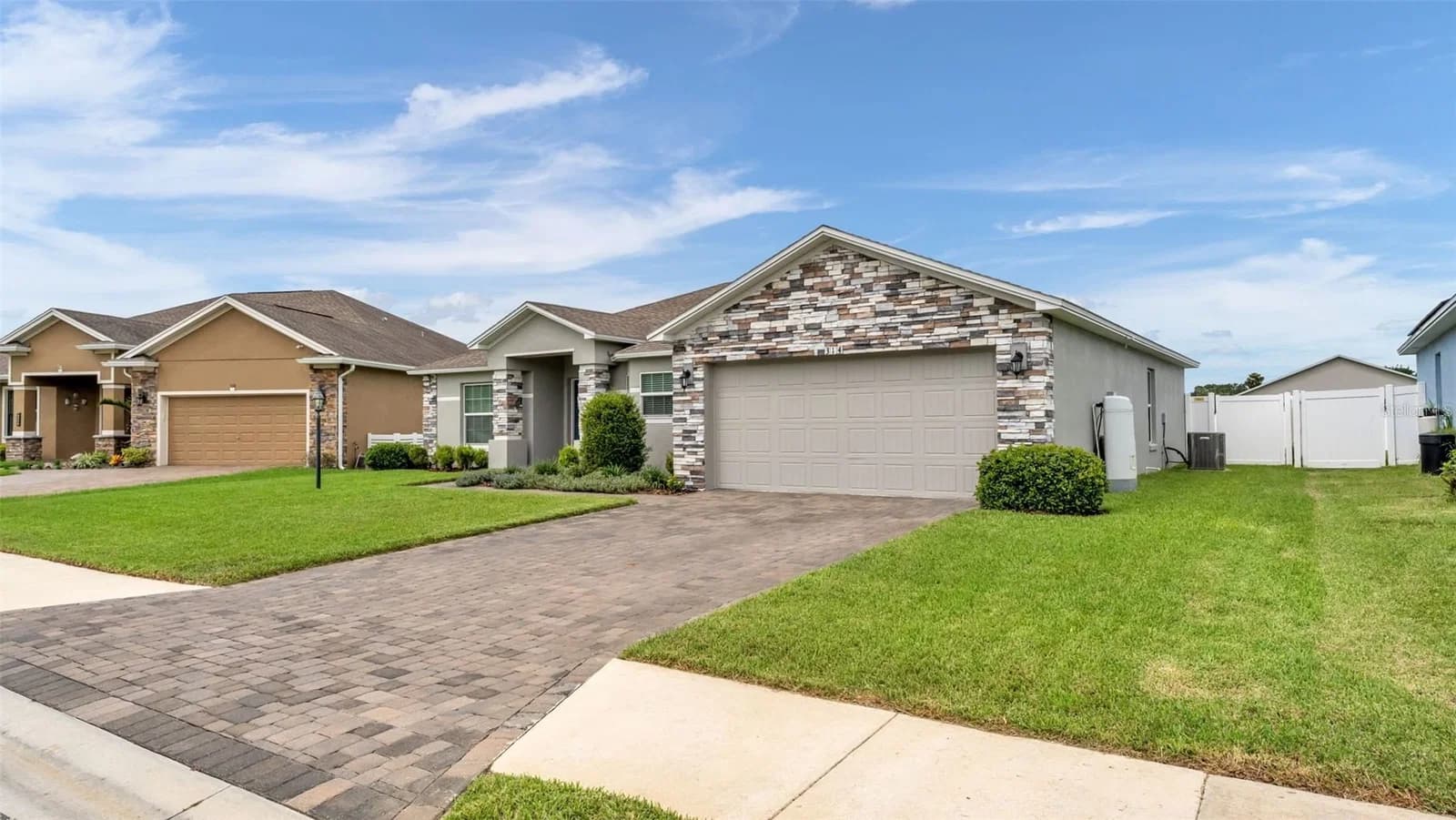 Photo 5 of 314 LAKE MARIANA Way