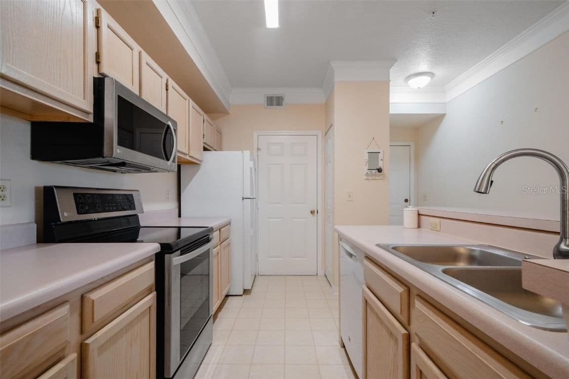 11490 VILLA GRAND