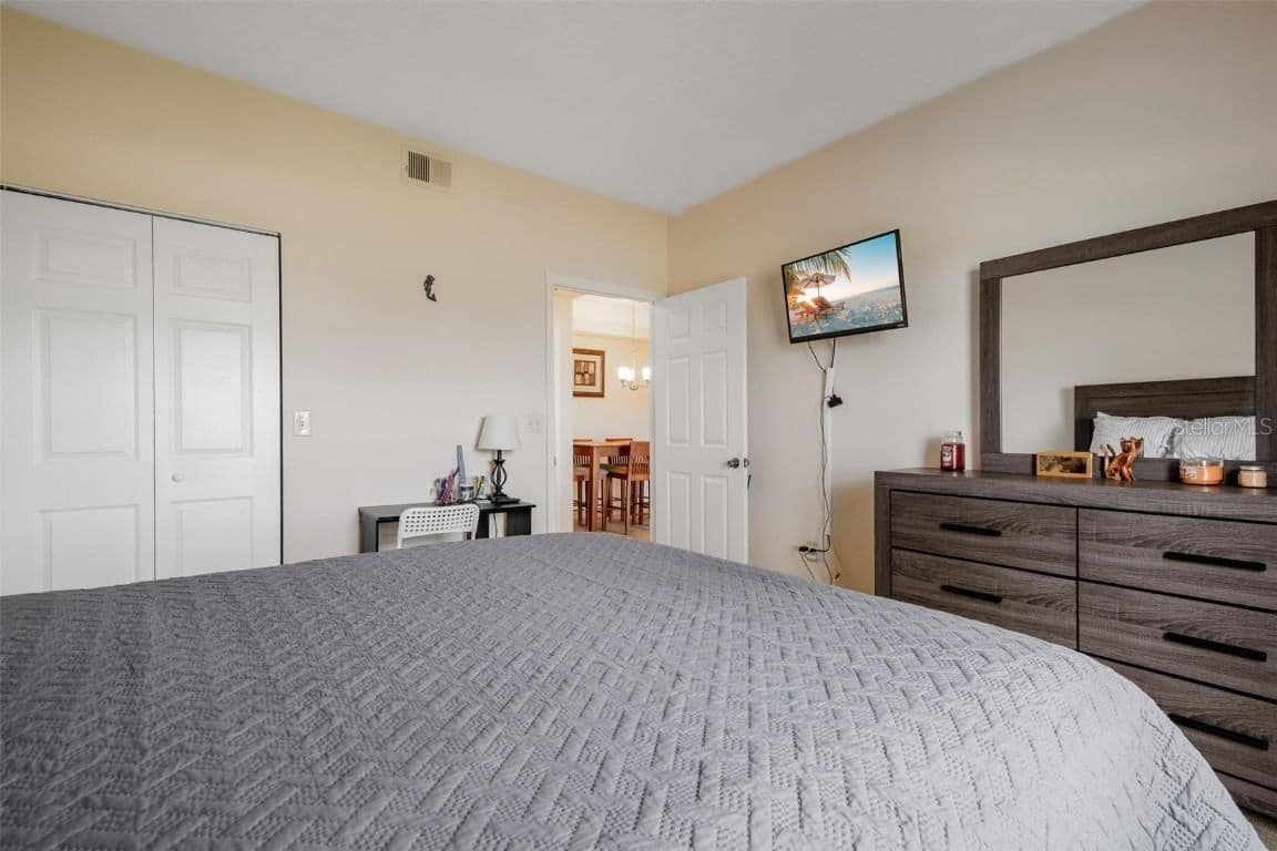 Photo 4 of 11490 VILLA GRAND