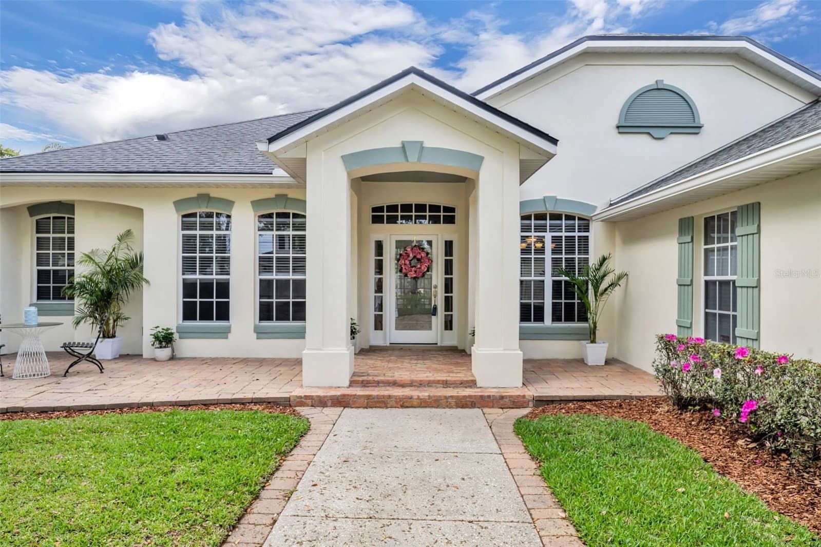 1800 MAGNOLIA