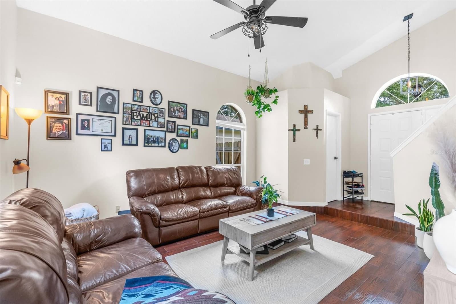 Photo 4 of 10561 SATINWOOD