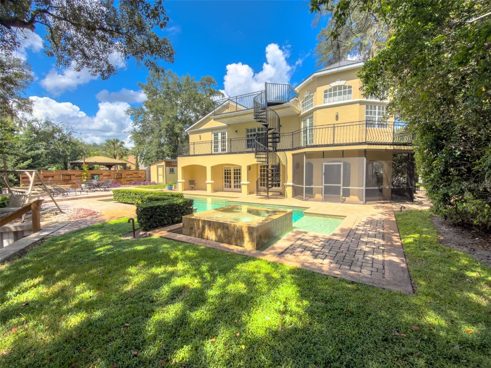 Photo 5 of 2261 POINSETTIA Drive