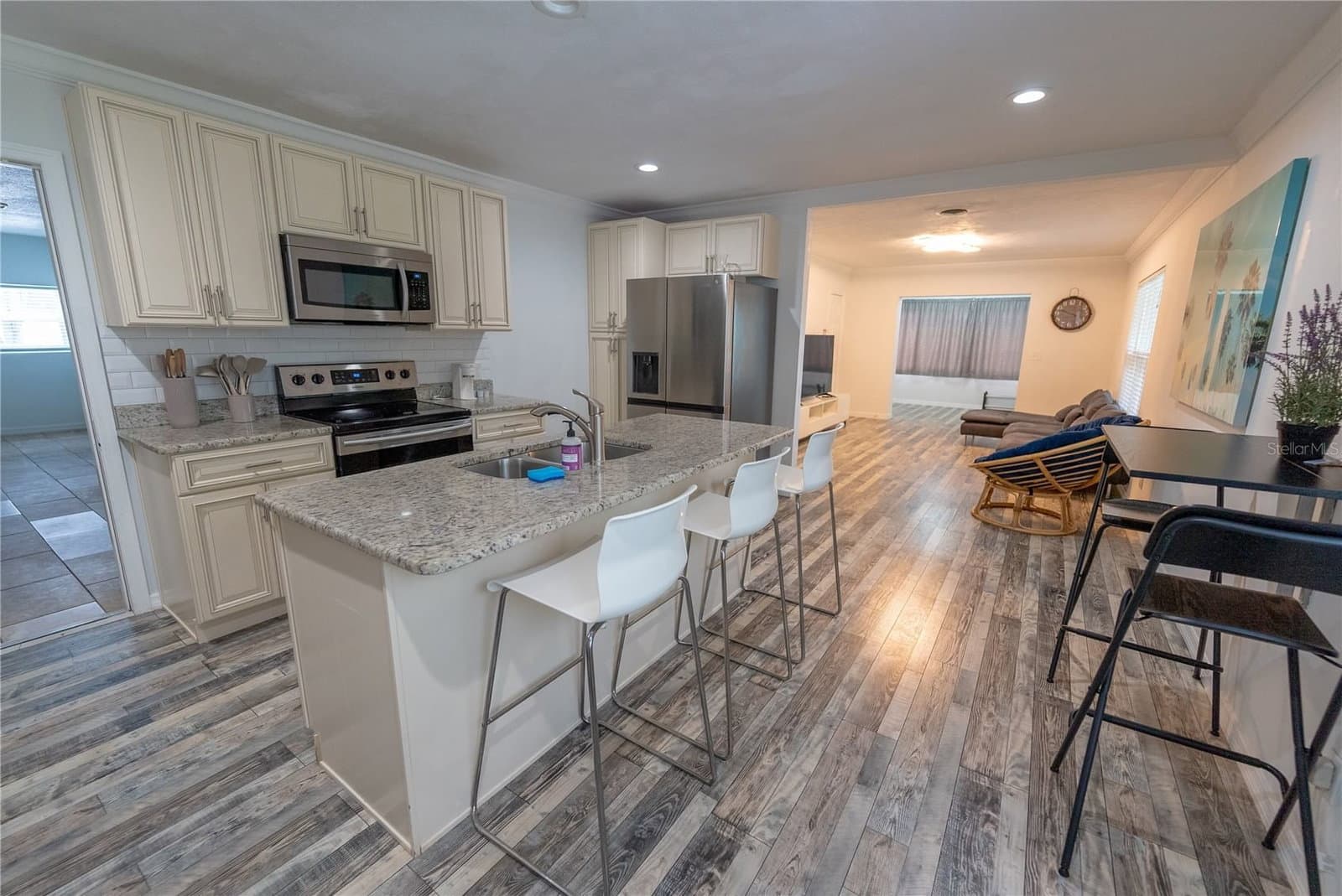 2627 AMBERGATE
