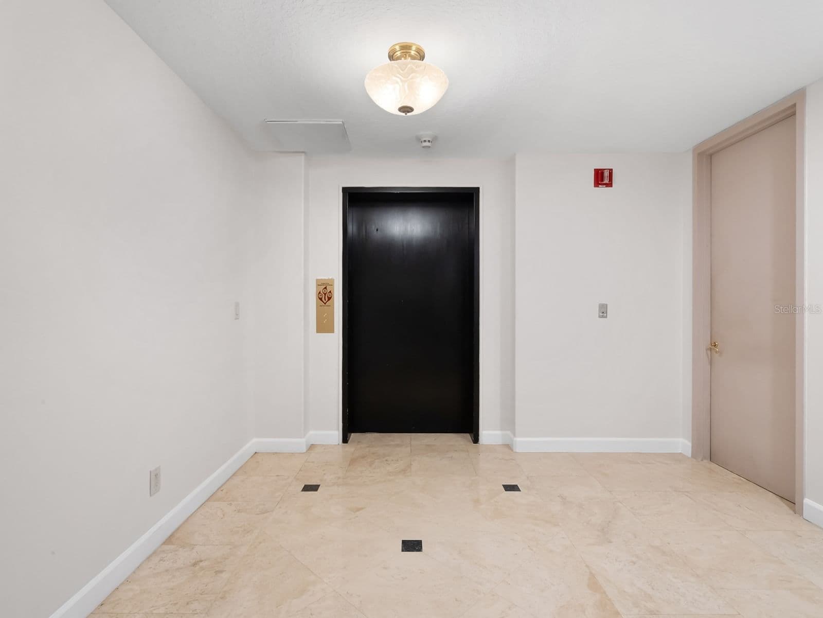 Photo 4 of 1110 IVANHOE