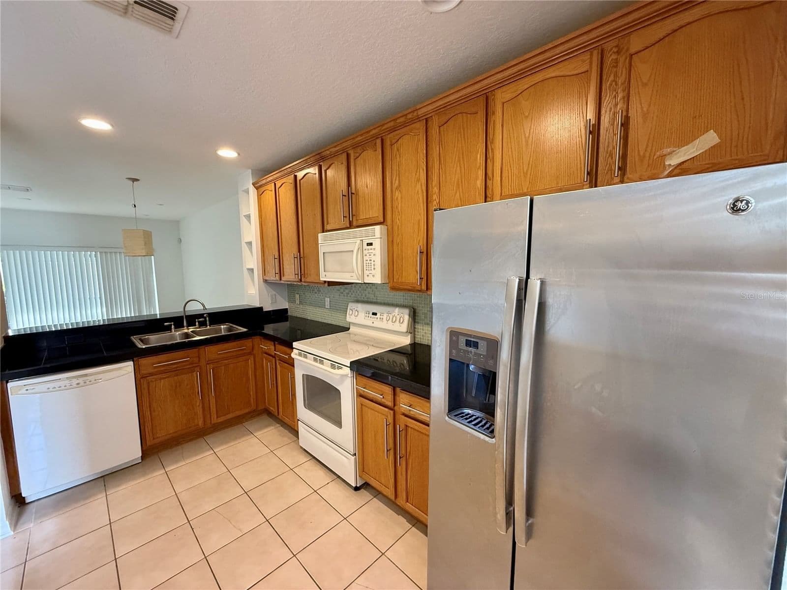 Photo 4 of 3549 WILSHIRE WAY