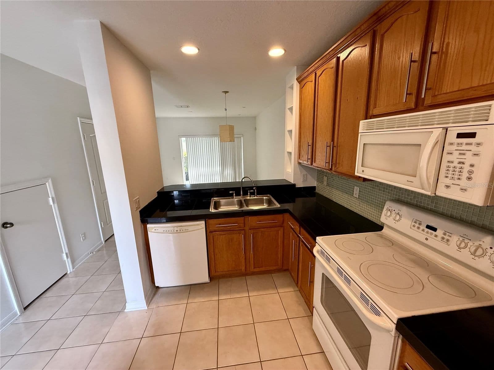 Photo 5 of 3549 WILSHIRE WAY