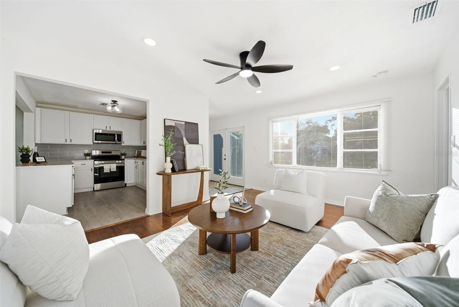 Photo 5 of 3007 KNOLLWOOD