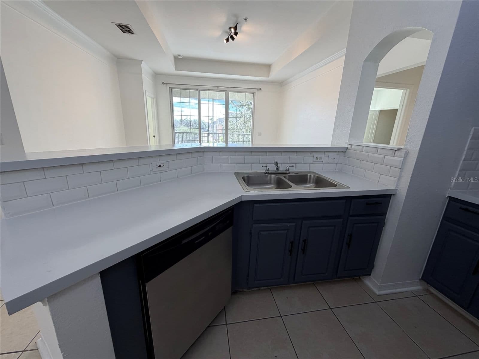 Photo 4 of 3315 PARKCHESTER SQUARE
