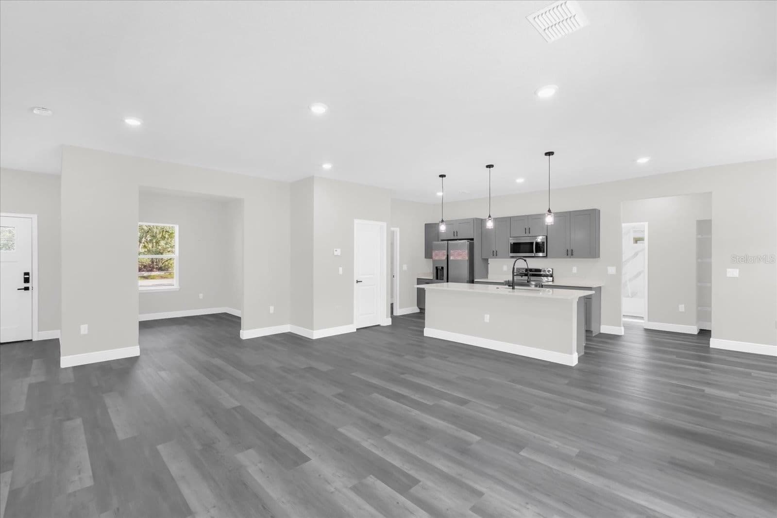 Photo 5 of 17190 44TH