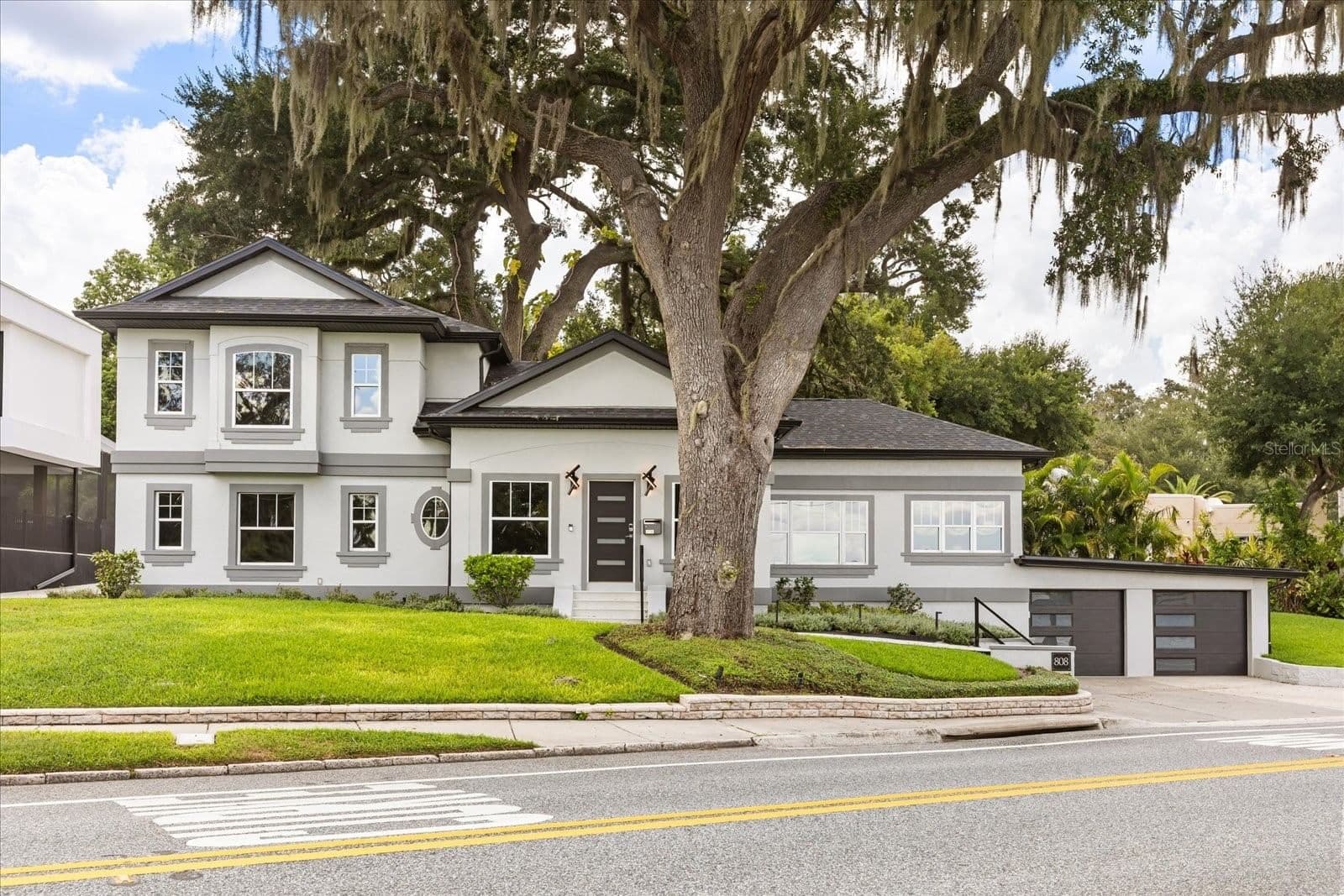 808 EDGEWATER