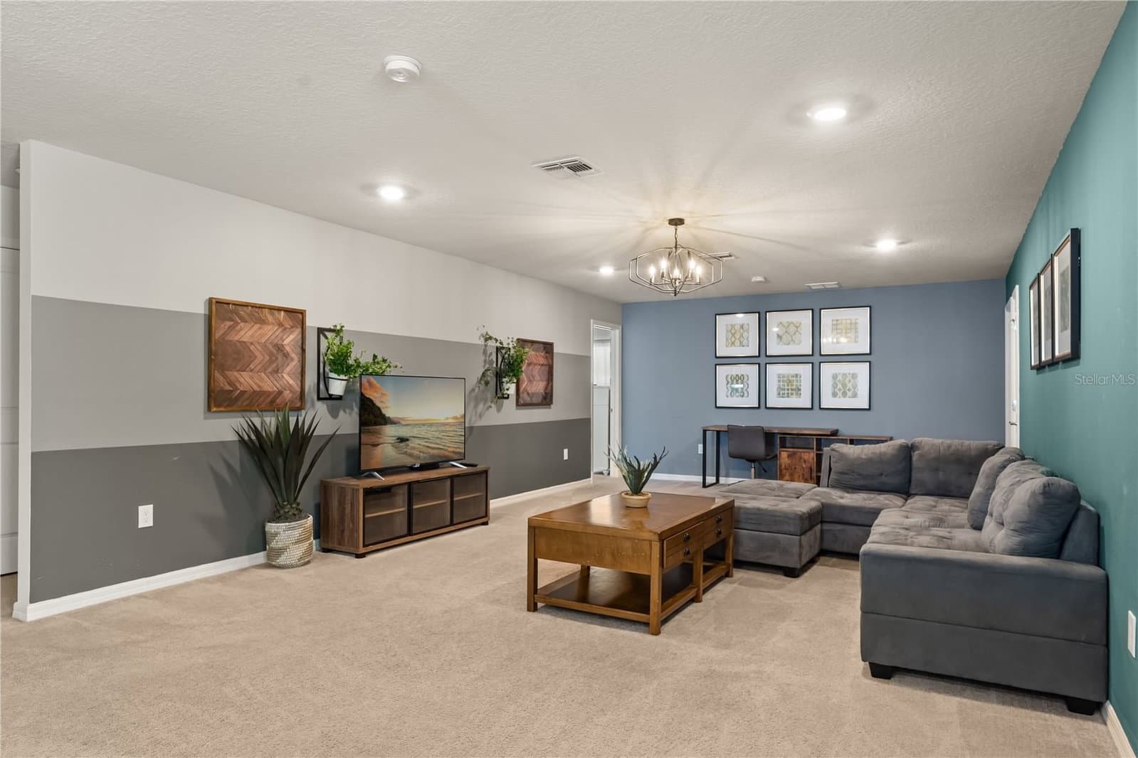 Photo 5 of 2036 LELANI CIR